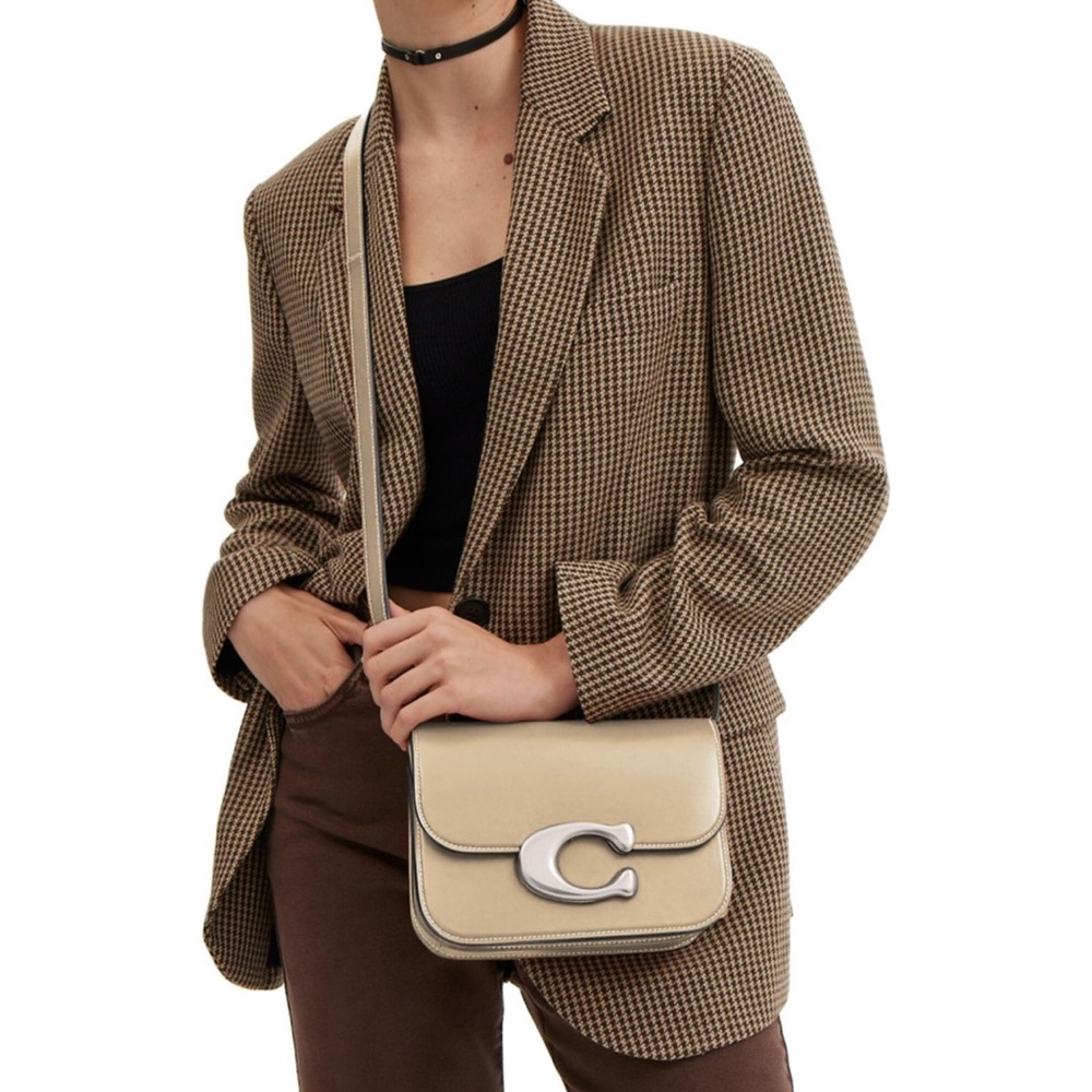 Coach Beige Shoulder Bag with Silver Chain Color:LHIVORY New